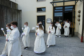 Feier der 1. Heiligen Kommunion in Sankt Crescentius (Foto: Karl-Franz Thiede)